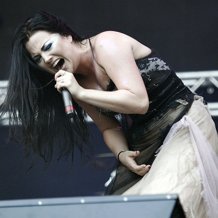 Jen Majura joining Evanescence to replace guitarist Terry Balsamo